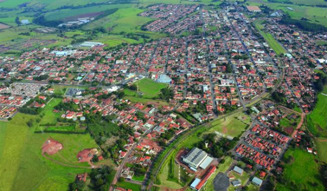 Vista aérea da área urbana de Bernardino de Campos, São Paulo