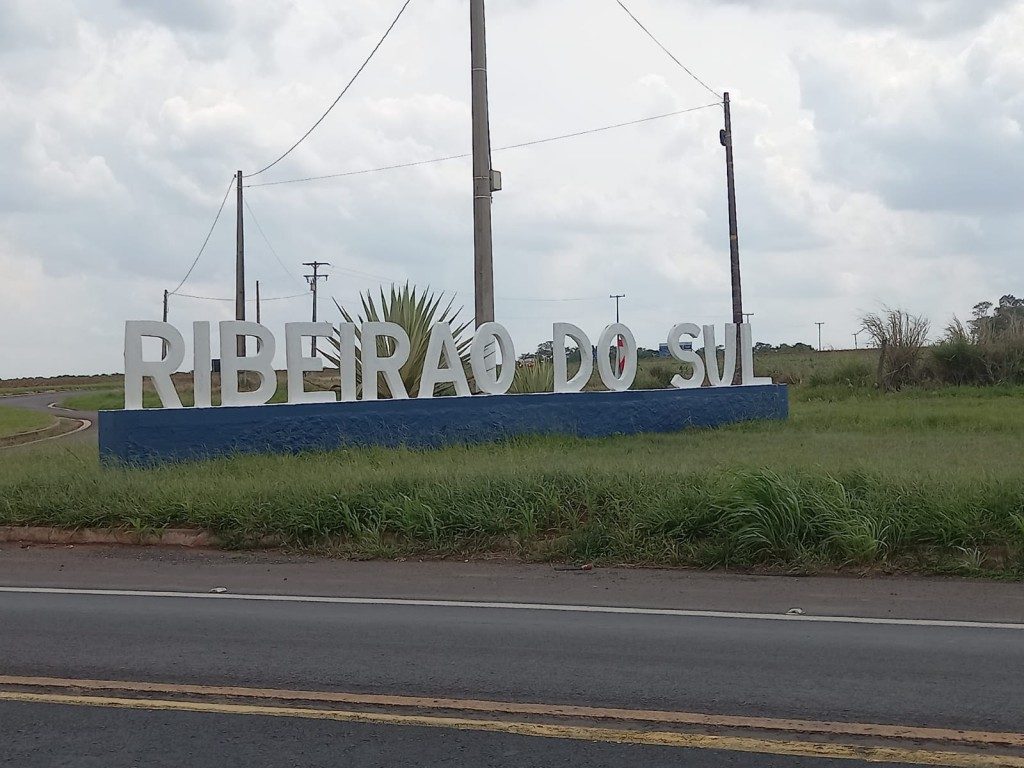 Letreiro com o nome de Ribeirão do Sul, São Paulo